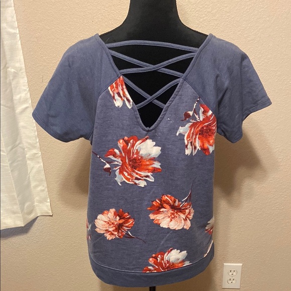 Floral Blue and Red Short Sleeve Top - Picture 2 of 6